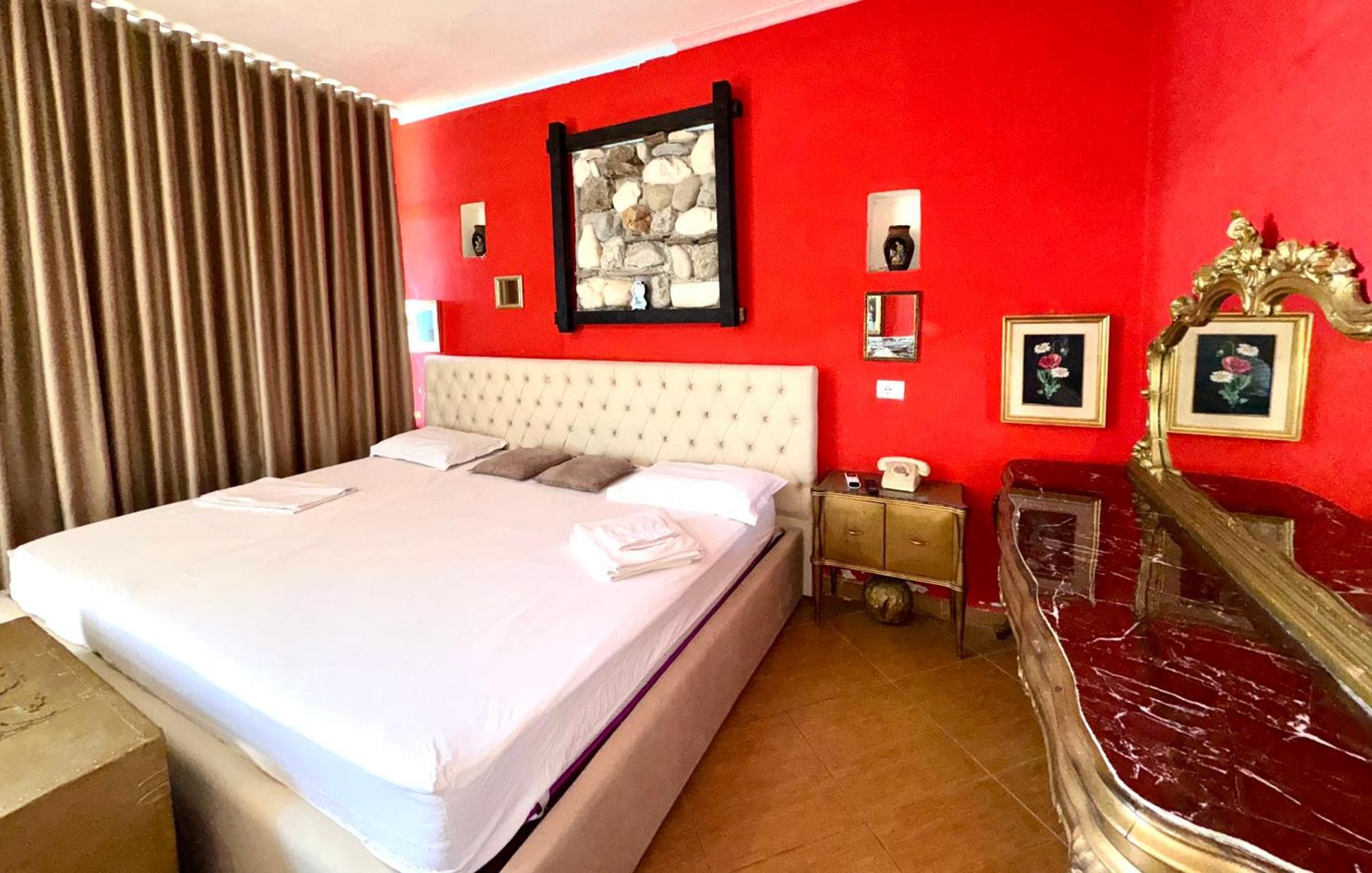 Hotel Vila "Oda E Miqve" Vlore Exterior photo